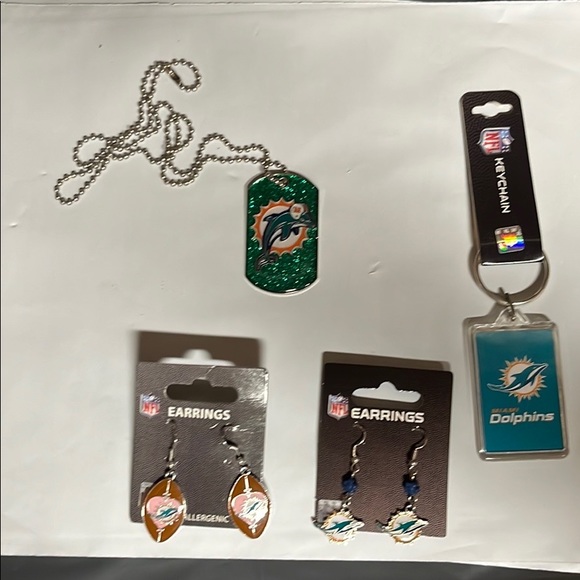 Miami Dolphins earrings, glitter necklace & keychain - Picture 1 of 1